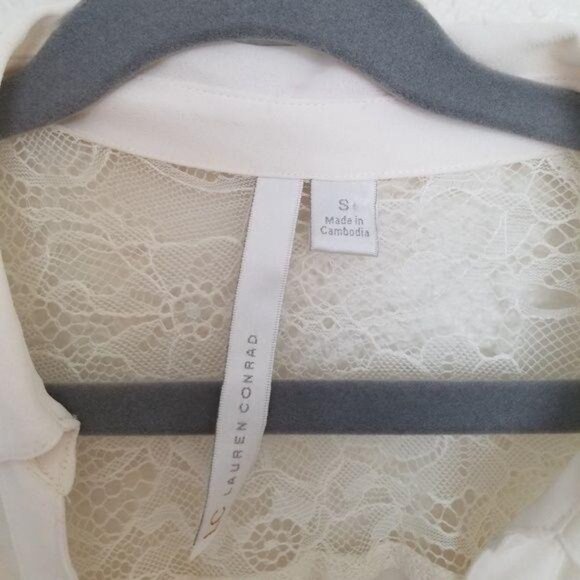 Lauren Conrad Sheer Lace Panel button front Blouse With Long Sleeves size small - Picture 3 of 8